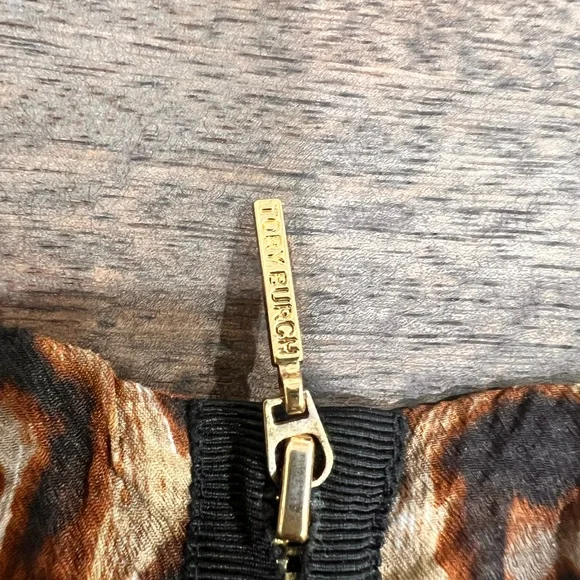 Tory Burch Top Animal Print Size 6 Silk - Picture 6 of 6